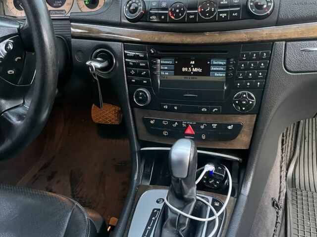 Мерседес Е-Клас 2005 у Хусте на Automoto.ua Сірий Мерседес Е-Клас, об'ємом двигуна 3 л та пробігом 383 тис. км за 7700 $, фото 11 на Automoto.ua