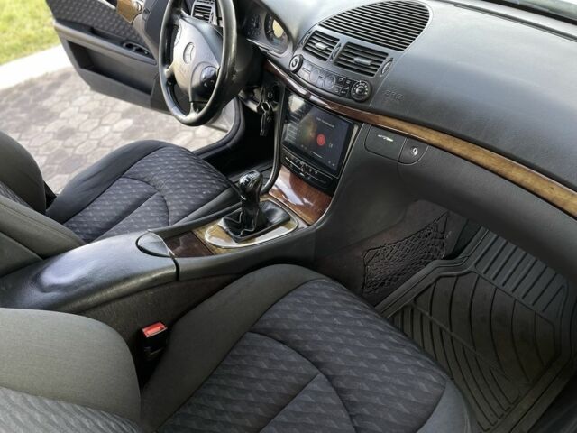 Мерседес Е-Клас 2005 у Рівному на Automoto.ua Сірий Мерседес Е-Клас, об'ємом двигуна 2.2 л та пробігом 320 тис. км за 2650 $, фото 17 на Automoto.ua