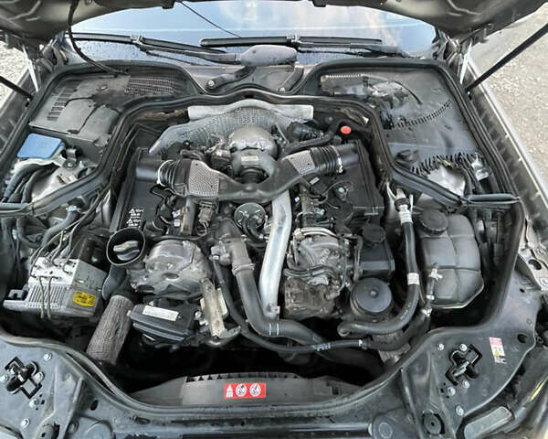 Сірий Мерседес Е-Клас, об'ємом двигуна 3 л та пробігом 382 тис. км за 8000 $, фото 22 на Automoto.ua