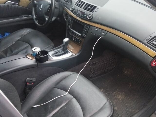 Серый Мерседес Е-Класс, объемом двигателя 3.2 л и пробегом 400 тыс. км за 3800 $, фото 6 на Automoto.ua