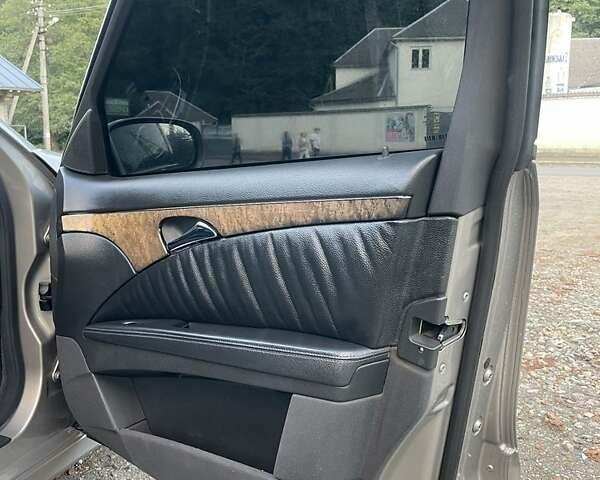 Мерседес Е-Класс 2005 в Хусте на Automoto.ua Серый Мерседес Е-Класс, объемом двигателя 3 л и пробегом 383 тыс. км за 7700 $, фото 17 на Automoto.ua