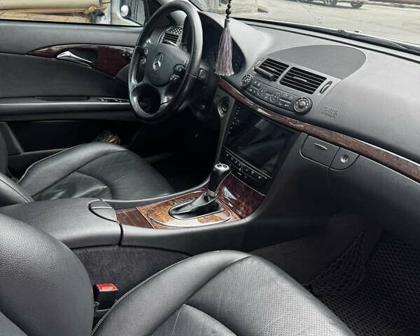 Сірий Мерседес Е-Клас, об'ємом двигуна 1.8 л та пробігом 305 тис. км за 6200 $, фото 6 на Automoto.ua