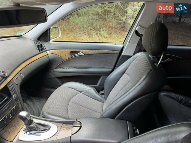 Сірий Мерседес Е-Клас, об'ємом двигуна 3.22 л та пробігом 265 тис. км за 7500 $, фото 19 на Automoto.ua