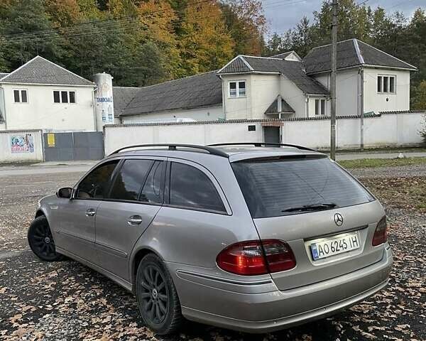 Мерседес Е-Класс 2005 в Хусте на Automoto.ua Серый Мерседес Е-Класс, объемом двигателя 3 л и пробегом 383 тыс. км за 7700 $, фото 6 на Automoto.ua