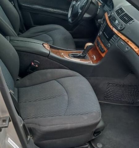 Серый Мерседес Е-Класс, объемом двигателя 3.2 л и пробегом 450 тыс. км за 2800 $, фото 7 на Automoto.ua