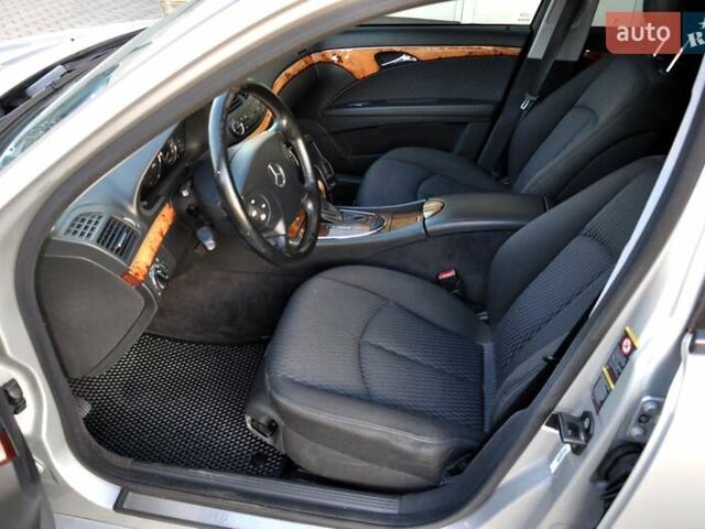 Мерседес Е-Клас 2005 у Львові на Automoto.ua Сірий Мерседес Е-Клас, об'ємом двигуна 1.8 л та пробігом 307 тис. км за 5600 $, фото 15 на Automoto.ua