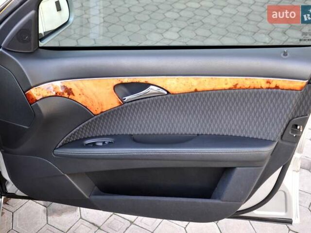 Мерседес Е-Клас 2005 у Львові на Automoto.ua Сірий Мерседес Е-Клас, об'ємом двигуна 1.8 л та пробігом 307 тис. км за 5600 $, фото 25 на Automoto.ua
