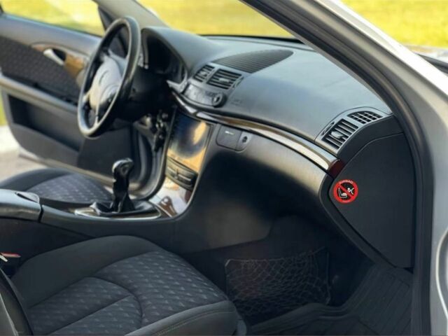 Серый Мерседес Е-Класс, объемом двигателя 2.2 л и пробегом 327 тыс. км за 2450 $, фото 16 на Automoto.ua