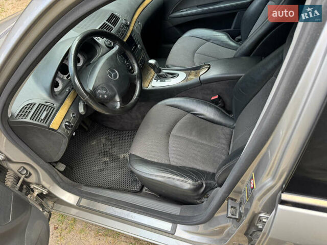 Сірий Мерседес Е-Клас, об'ємом двигуна 3.22 л та пробігом 265 тис. км за 7500 $, фото 17 на Automoto.ua