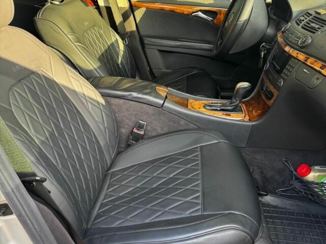 Серый Мерседес Е-Класс, объемом двигателя 3.2 л и пробегом 409 тыс. км за 6400 $, фото 3 на Automoto.ua