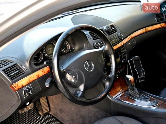 Мерседес Е-Клас 2005 у Львові на Automoto.ua Сірий Мерседес Е-Клас, об'ємом двигуна 1.8 л та пробігом 307 тис. км за 5600 $, фото 16 на Automoto.ua