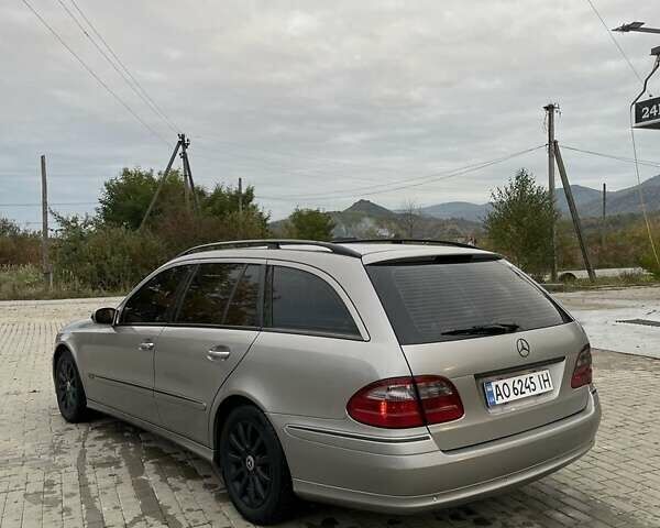 Мерседес Е-Класс 2005 в Хусте на Automoto.ua Серый Мерседес Е-Класс, объемом двигателя 3 л и пробегом 383 тыс. км за 7700 $, фото 4 на Automoto.ua