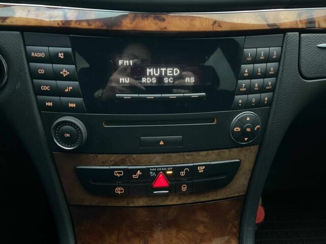 Сірий Мерседес Е-Клас, об'ємом двигуна 3.2 л та пробігом 408 тис. км за 6900 $, фото 11 на Automoto.ua