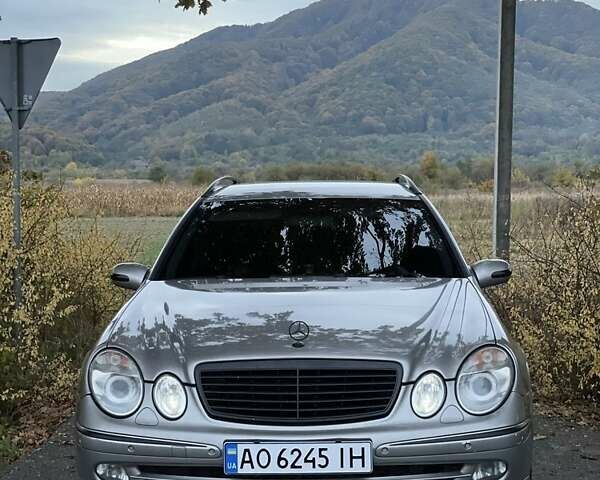Мерседес Е-Класс 2005 в Хусте на Automoto.ua Серый Мерседес Е-Класс, объемом двигателя 3 л и пробегом 383 тыс. км за 7700 $, фото 1 на Automoto.ua