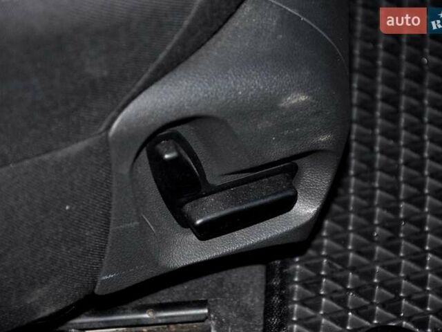 Мерседес Е-Клас 2005 у Львові на Automoto.ua Сірий Мерседес Е-Клас, об'ємом двигуна 1.8 л та пробігом 307 тис. км за 5600 $, фото 28 на Automoto.ua