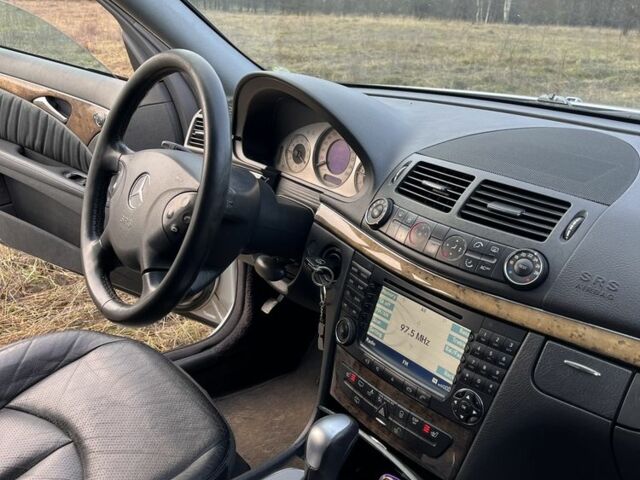 Сірий Мерседес Е-Клас, об'ємом двигуна 3.2 л та пробігом 360 тис. км за 3100 $, фото 13 на Automoto.ua