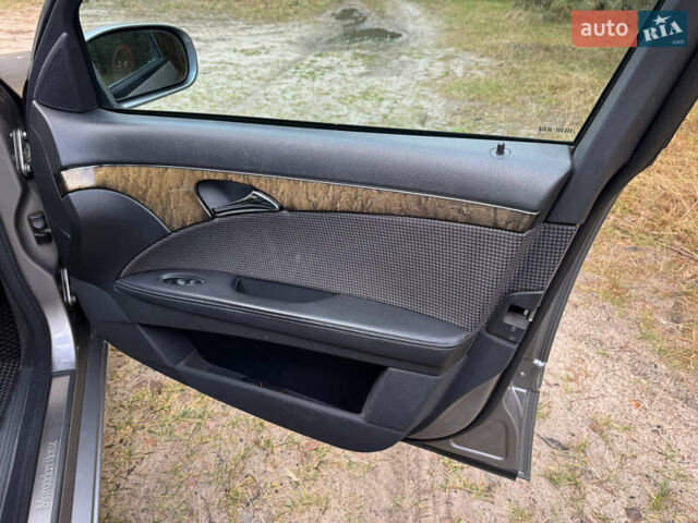 Сірий Мерседес Е-Клас, об'ємом двигуна 3.22 л та пробігом 265 тис. км за 7500 $, фото 24 на Automoto.ua