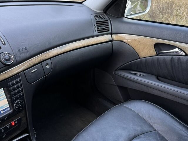 Сірий Мерседес Е-Клас, об'ємом двигуна 3.2 л та пробігом 360 тис. км за 3100 $, фото 19 на Automoto.ua