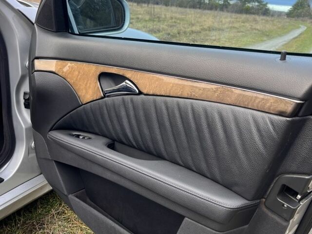 Сірий Мерседес Е-Клас, об'ємом двигуна 3.2 л та пробігом 360 тис. км за 3100 $, фото 17 на Automoto.ua