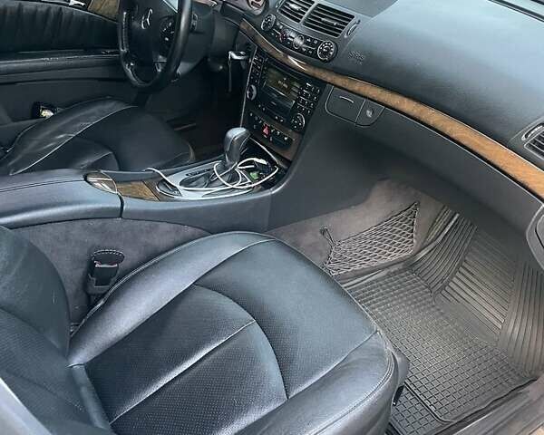 Мерседес Е-Класс 2005 в Хусте на Automoto.ua Серый Мерседес Е-Класс, объемом двигателя 3 л и пробегом 383 тыс. км за 7700 $, фото 8 на Automoto.ua
