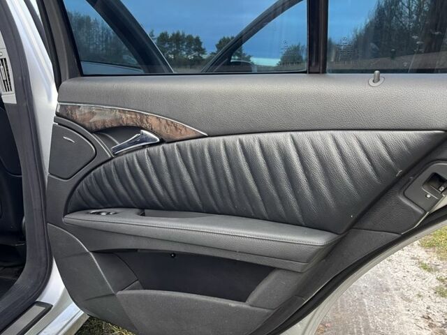 Сірий Мерседес Е-Клас, об'ємом двигуна 3.2 л та пробігом 360 тис. км за 3100 $, фото 11 на Automoto.ua