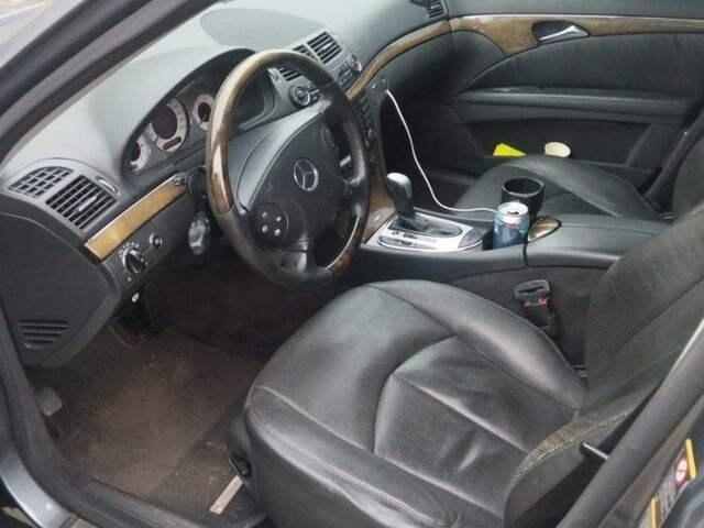 Серый Мерседес Е-Класс, объемом двигателя 3.2 л и пробегом 400 тыс. км за 3800 $, фото 3 на Automoto.ua