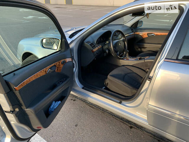 Сірий Мерседес Е-Клас, об'ємом двигуна 3 л та пробігом 382 тис. км за 7800 $, фото 19 на Automoto.ua
