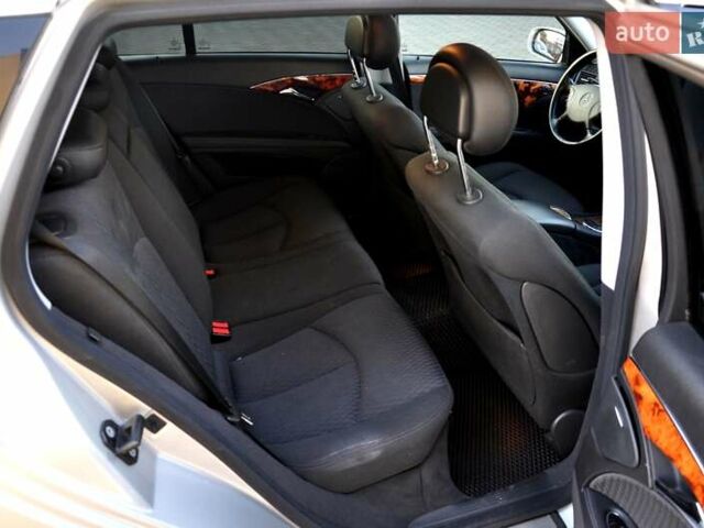 Мерседес Е-Клас 2005 у Львові на Automoto.ua Сірий Мерседес Е-Клас, об'ємом двигуна 1.8 л та пробігом 307 тис. км за 5600 $, фото 23 на Automoto.ua