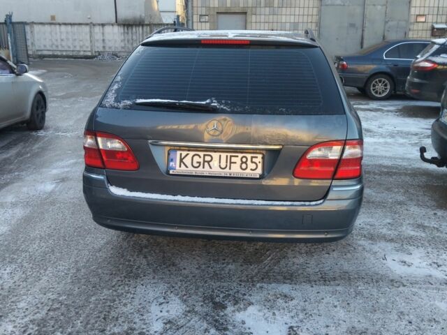 Серый Мерседес Е-Класс, объемом двигателя 3.2 л и пробегом 47 тыс. км за 3200 $, фото 2 на Automoto.ua