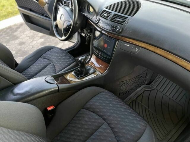 Серый Мерседес Е-Класс, объемом двигателя 2.2 л и пробегом 327 тыс. км за 2450 $, фото 14 на Automoto.ua