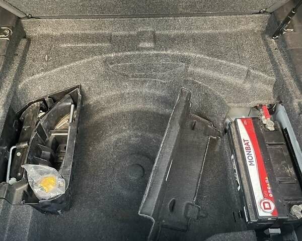 Мерседес Е-Класс 2005 в Хусте на Automoto.ua Серый Мерседес Е-Класс, объемом двигателя 3 л и пробегом 383 тыс. км за 7700 $, фото 16 на Automoto.ua