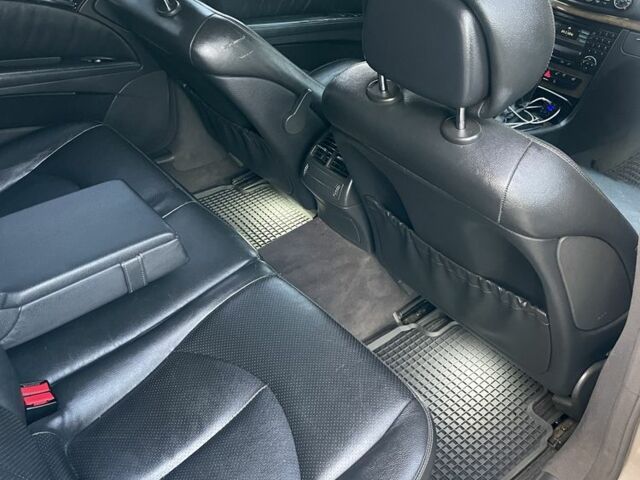 Мерседес Е-Клас 2005 у Хусте на Automoto.ua Сірий Мерседес Е-Клас, об'ємом двигуна 3 л та пробігом 383 тис. км за 7700 $, фото 9 на Automoto.ua