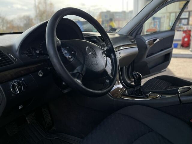 Мерседес Е-Клас 2005 у Рівному на Automoto.ua Сірий Мерседес Е-Клас, об'ємом двигуна 2.2 л та пробігом 320 тис. км за 2650 $, фото 19 на Automoto.ua