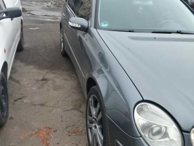 Серый Мерседес Е-Класс, объемом двигателя 3.2 л и пробегом 400 тыс. км за 3800 $, фото 2 на Automoto.ua