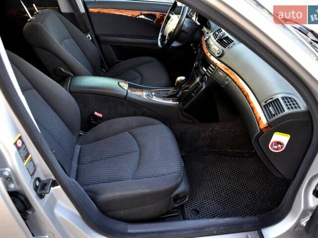 Мерседес Е-Клас 2005 у Львові на Automoto.ua Сірий Мерседес Е-Клас, об'ємом двигуна 1.8 л та пробігом 307 тис. км за 5600 $, фото 26 на Automoto.ua