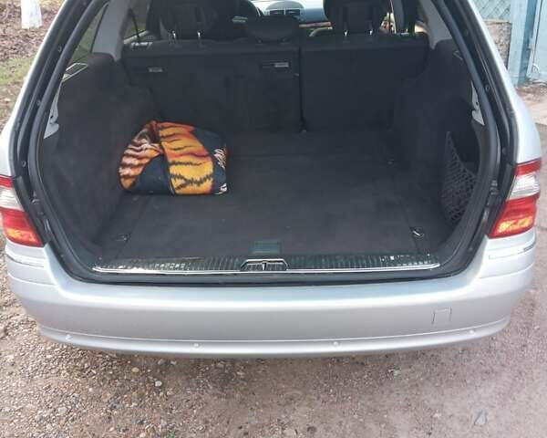 Серый Мерседес Е-Класс, объемом двигателя 2.1 л и пробегом 345 тыс. км за 6100 $, фото 13 на Automoto.ua