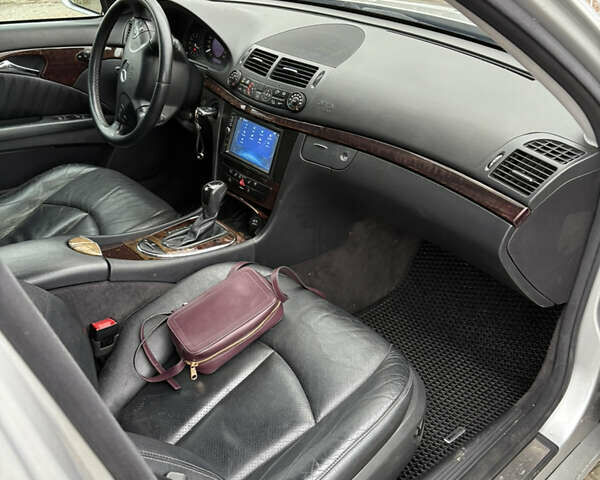 Серый Мерседес Е-Класс, объемом двигателя 3.22 л и пробегом 340 тыс. км за 8100 $, фото 7 на Automoto.ua