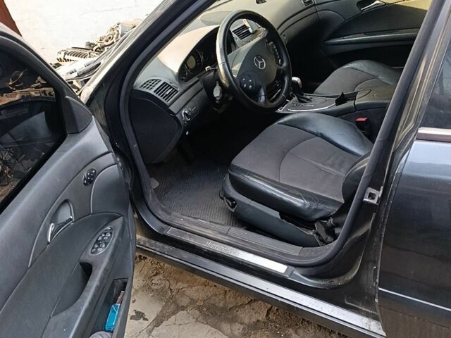 Мерседес Е-Клас 2006 у Синельниковом на Automoto.ua Сірий Мерседес Е-Клас, об'ємом двигуна 2.1 л та пробігом 400 тис. км за 3500 $, фото 4 на Automoto.ua