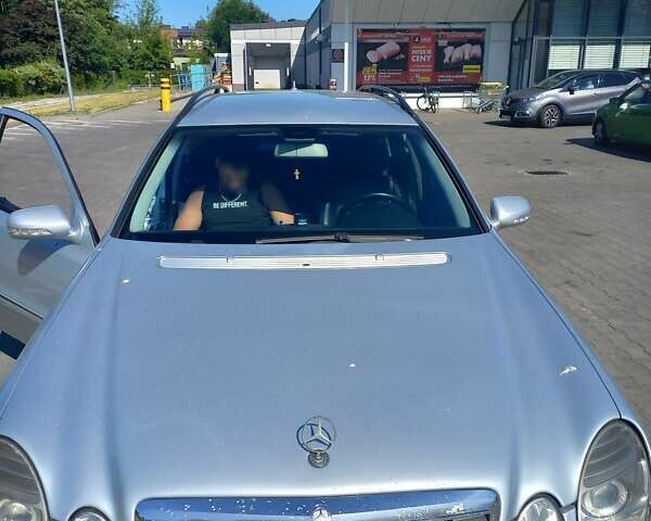 Сірий Мерседес Е-Клас, об'ємом двигуна 2.15 л та пробігом 383 тис. км за 7800 $, фото 3 на Automoto.ua