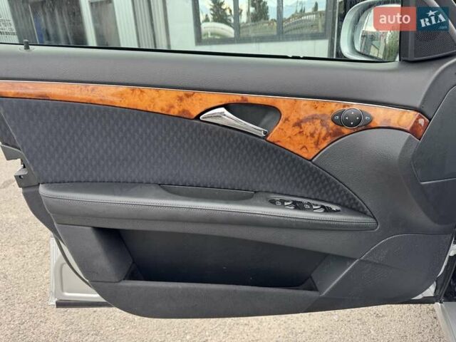Сірий Мерседес Е-Клас, об'ємом двигуна 2.15 л та пробігом 280 тис. км за 6999 $, фото 65 на Automoto.ua