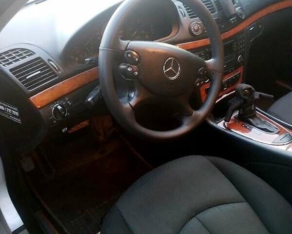 Серый Мерседес Е-Класс, объемом двигателя 2.1 л и пробегом 266 тыс. км за 5900 $, фото 1 на Automoto.ua