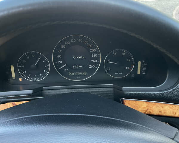 Серый Мерседес Е-Класс, объемом двигателя 2.2 л и пробегом 350 тыс. км за 7000 $, фото 9 на Automoto.ua