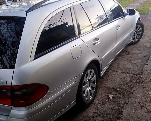 Серый Мерседес Е-Класс, объемом двигателя 2.1 л и пробегом 266 тыс. км за 5900 $, фото 4 на Automoto.ua