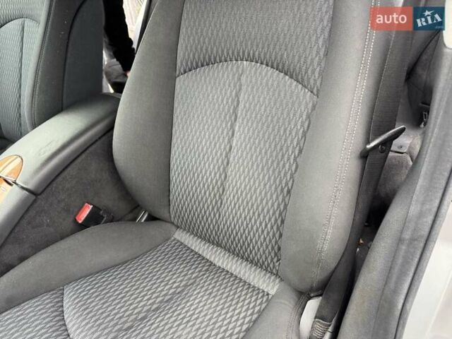 Сірий Мерседес Е-Клас, об'ємом двигуна 2.15 л та пробігом 280 тис. км за 6999 $, фото 62 на Automoto.ua