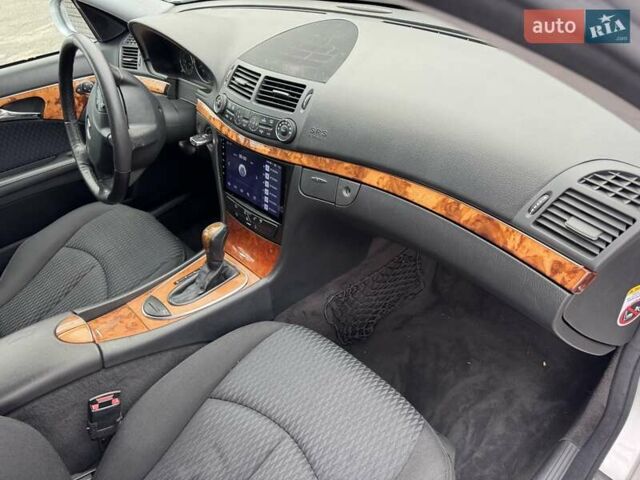 Сірий Мерседес Е-Клас, об'ємом двигуна 2.15 л та пробігом 280 тис. км за 6999 $, фото 24 на Automoto.ua