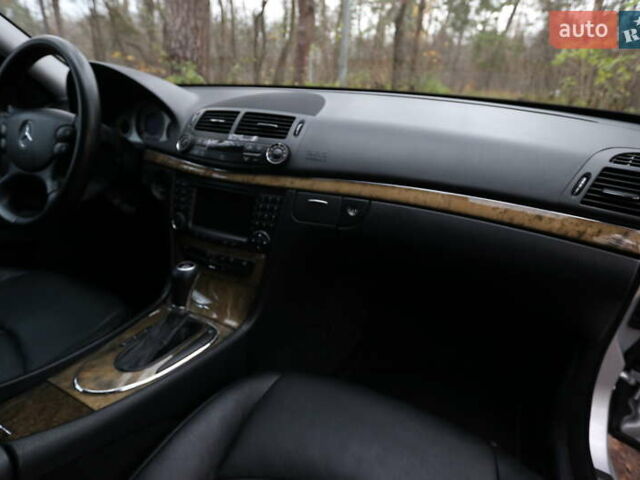 Серый Мерседес Е-Класс, объемом двигателя 2.99 л и пробегом 527 тыс. км за 16000 $, фото 36 на Automoto.ua
