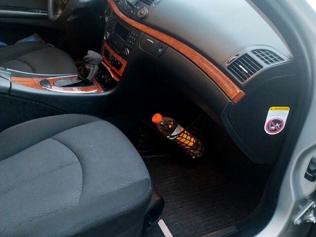 Серый Мерседес Е-Класс, объемом двигателя 2.1 л и пробегом 266 тыс. км за 5900 $, фото 7 на Automoto.ua