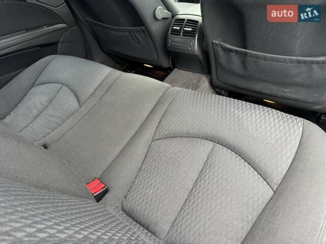 Сірий Мерседес Е-Клас, об'ємом двигуна 2.15 л та пробігом 280 тис. км за 6700 $, фото 81 на Automoto.ua