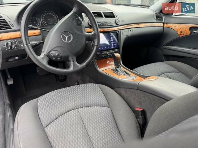 Сірий Мерседес Е-Клас, об'ємом двигуна 2.15 л та пробігом 280 тис. км за 6999 $, фото 55 на Automoto.ua