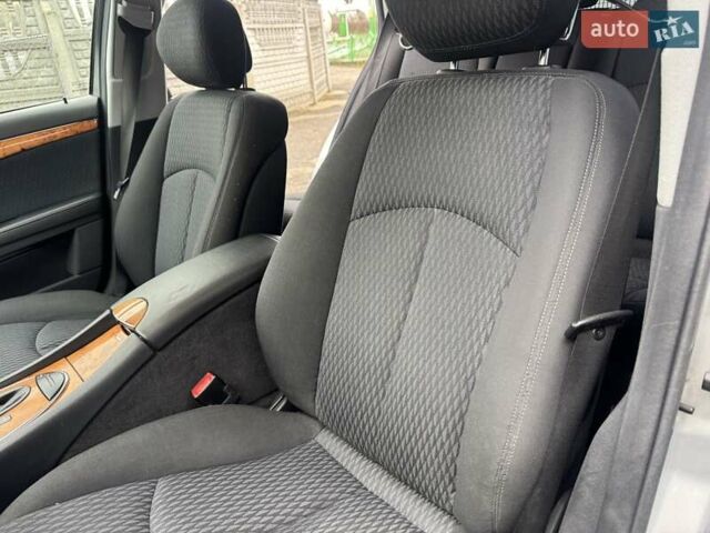 Сірий Мерседес Е-Клас, об'ємом двигуна 2.15 л та пробігом 280 тис. км за 6700 $, фото 76 на Automoto.ua